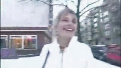 Adolescentul a găsit cea mai confortabilă poziție pentru a o face