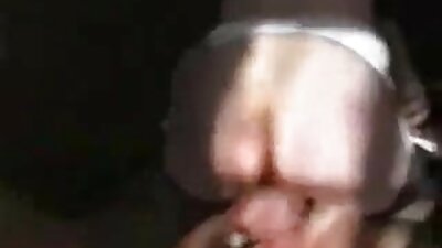 Curva pornostar asiatică își satisface dorințele de penis mare