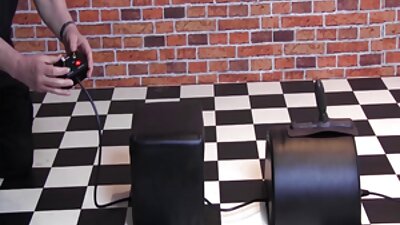 Pânza umedă a unei adolescente curvă îi înfășoară pula