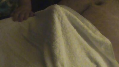 MILF asiatică care înșală este unsă și futută de un bărbat mai tânăr