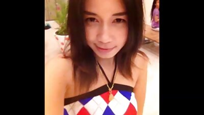 Un tip chipeș cu un băț magic lovește două dragi porno mici