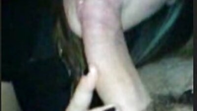 Puiul demonstrează sânii mici pentru a-i tenta pe mascul să marcheze