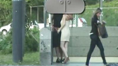 Bruneta slaba lovita de viitorul ei sef in timpul unui interviu