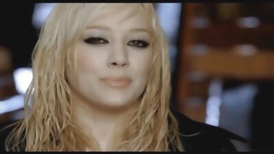Brunete curbate cu sâni mari călărind un dong