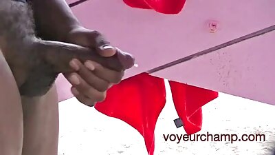 O blondă cu păsărică bărbierită este bătută din greu