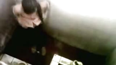 Două bucăți sunt gata să lovească o tipă blondă arătătoare